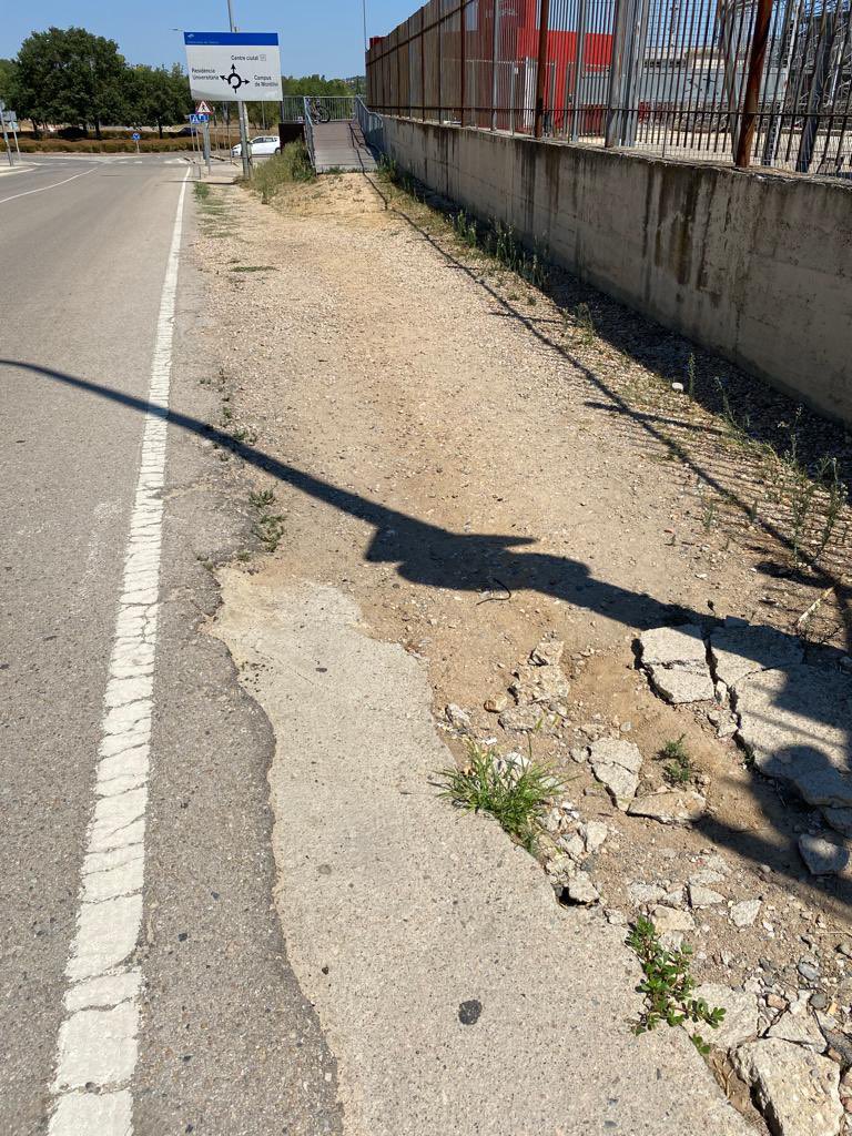 marcriera_24's tweet photo. Hola, @GironaFC @girona_cat.
Ara que s’estan fent obres a Montilivi seria el moment per millorar-hi i adequar-hi l’accessibilitat d’una vegada per totes. És vergonyós que després de tant de temps sent un club professional encara hi hagi aquestes condicions tan pèssimes. 

(1/5) https://t.co/RiR1g3MZp5
