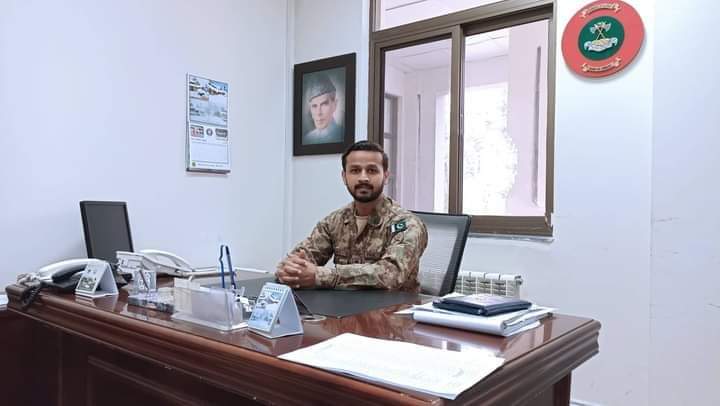 MLidhani's tweet photo. #پاڪ_آرمي_زنده_باد 
#پاڪستان_پائيده_باد
ٿرپارڪر سان تعلق رکندڙ امرت لال ميگھواڙ ڊاريڪٽ شارٽ سروس ڪميشن جو امتحان پاس ڪري پاڪ آرمي ۾ ڪيپٽن بڻجي ويو، 
پوري برادري ۽ سندن پريوار کي اڻڳڻيون واڌايون https://t.co/prwDuELAm9