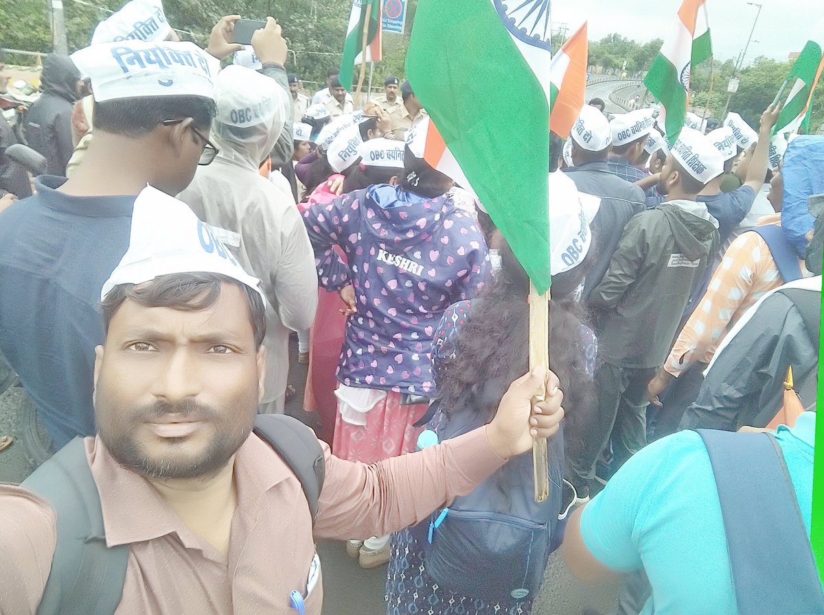 Obc चयनित शिक्षिकाएं आज मामा जी को राखी बांधने आई लेकिन राखी बधवाने की वजह उन्हें गिरफ्तार कर लिया गया 5 माह से dpi के सामने पर धरने पर बैठे हुए हैं सभी वर्ग के चयनित एवं वेटिंग शिक्षकों को नियुक्ति पत्र जारी कर दिए गए हैं लेकिनओबीसी के चयनित शिक्षकों को अभी तक नियुक्ति नही दी