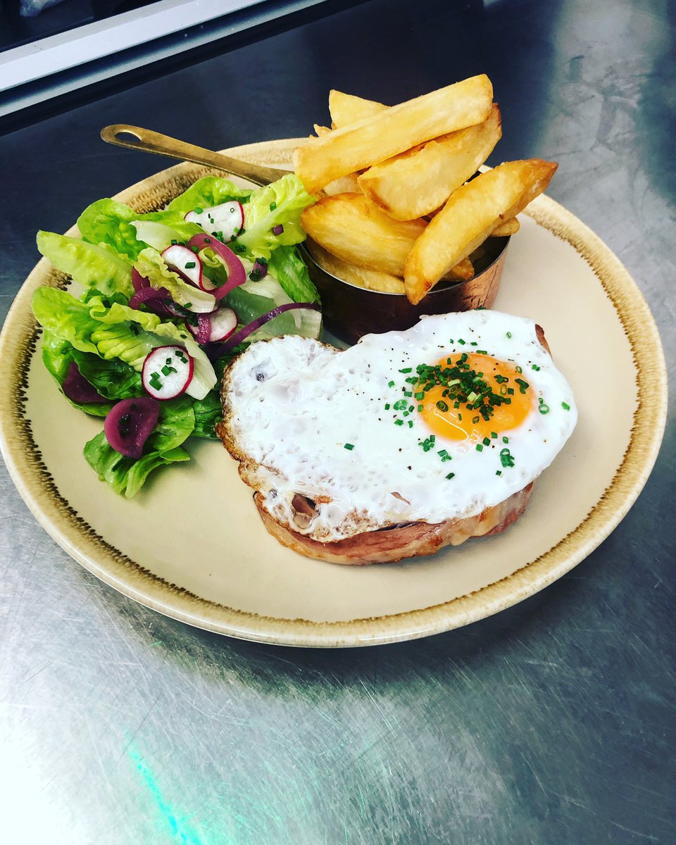 BellCaerleon's tweet photo. Ham, egg and chips 👨‍🍳 https://t.co/QNVvc37WBQ
