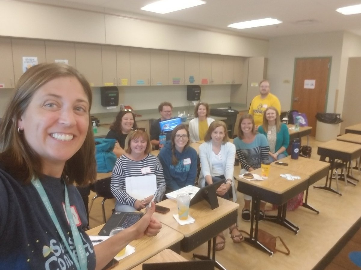 #seesawconnect @Seesaw talking seesaw and making connections at this #SeesawMeetup!