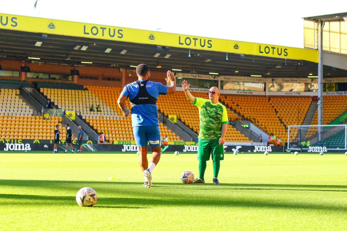 📷 A magical moment from Tuesday evening, courtesy of @T_Deeney 🙏

Thanks Troy! 👊@BCFC

#ncfc #otbc #FoundationTakeOver

More: communitysportsfoundation.org.uk/news/foundatio…
