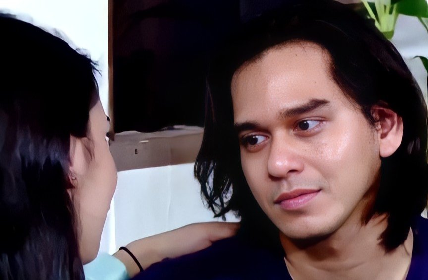 SamudraCinta_'s tweet photo. [Fajar Cornelia on screen]

Heartwarming 🤗

Yang satu dipukpuk, yang satu dihapusin air mata nya. Entah gimana pas diset nya saat itu, kek nya ngalir gitu aja.  

❤🥀

Cc : @sinemart_ph @SCTV  
Cr : Skrinsut [EPS 635-636]

#FaLia #FajarCornelia #ThrowbackScene #BHSI https://t.co/JGZAB6GsoI