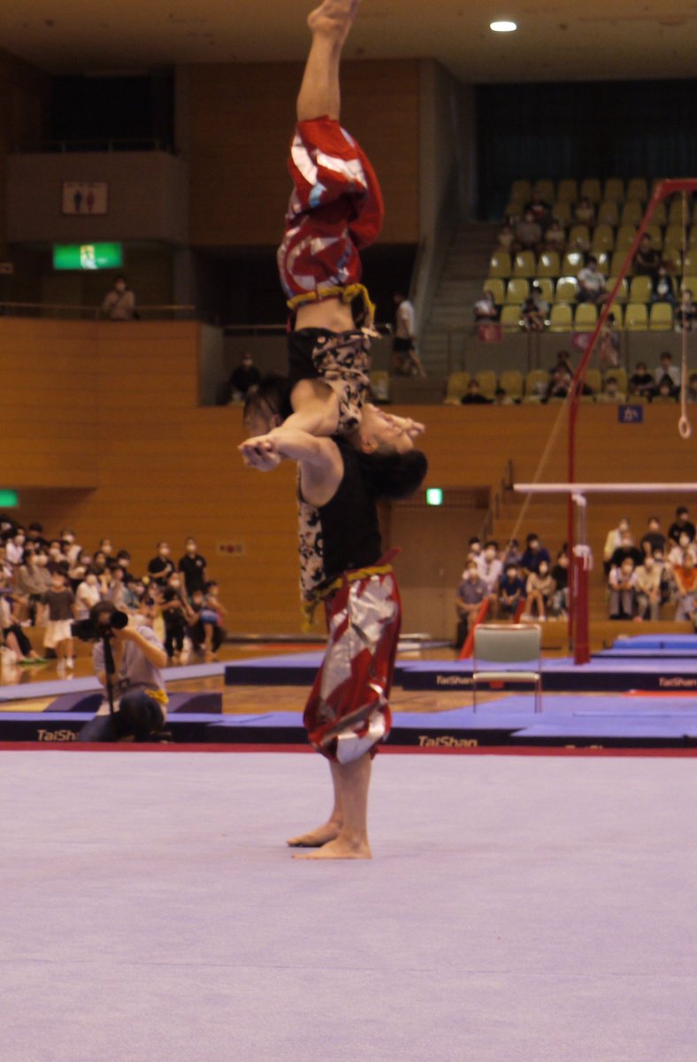 reiko11280812's tweet photo. ジムドリームフェス。写真📷
アクロ体操GonNekoパフォ。金子くんは順大体操競技部出身！龍美さんはアクロ体操出身です。 https://t.co/kztYBaLn3j