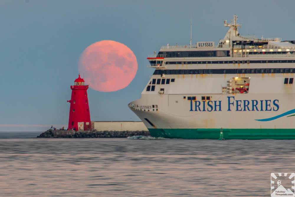 Last night: the iconic Poolbeg #lighthouse @Irish_Ferries and the August #moon one of the highlights when you @VisitDublin @LovinDublin #Dublin #Ireland #photography @ancienteastIRL #KeepDiscovering @ThePhotoHour @CanonUKandIE 5DMkIV, 100-400mm + 1.4x ext fabulousviewpoints.com