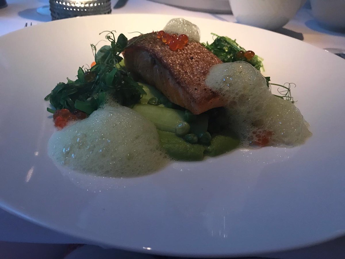 IdahNielsen's tweet image. Hey hope you’re all having a great day I tried this salmon and I absolutely loved it 😍. The second frame has beef tartare on avocado and quail yolk it was divine 😋😋😋🥂. Happy Thursday lovely foodies💕💕💕