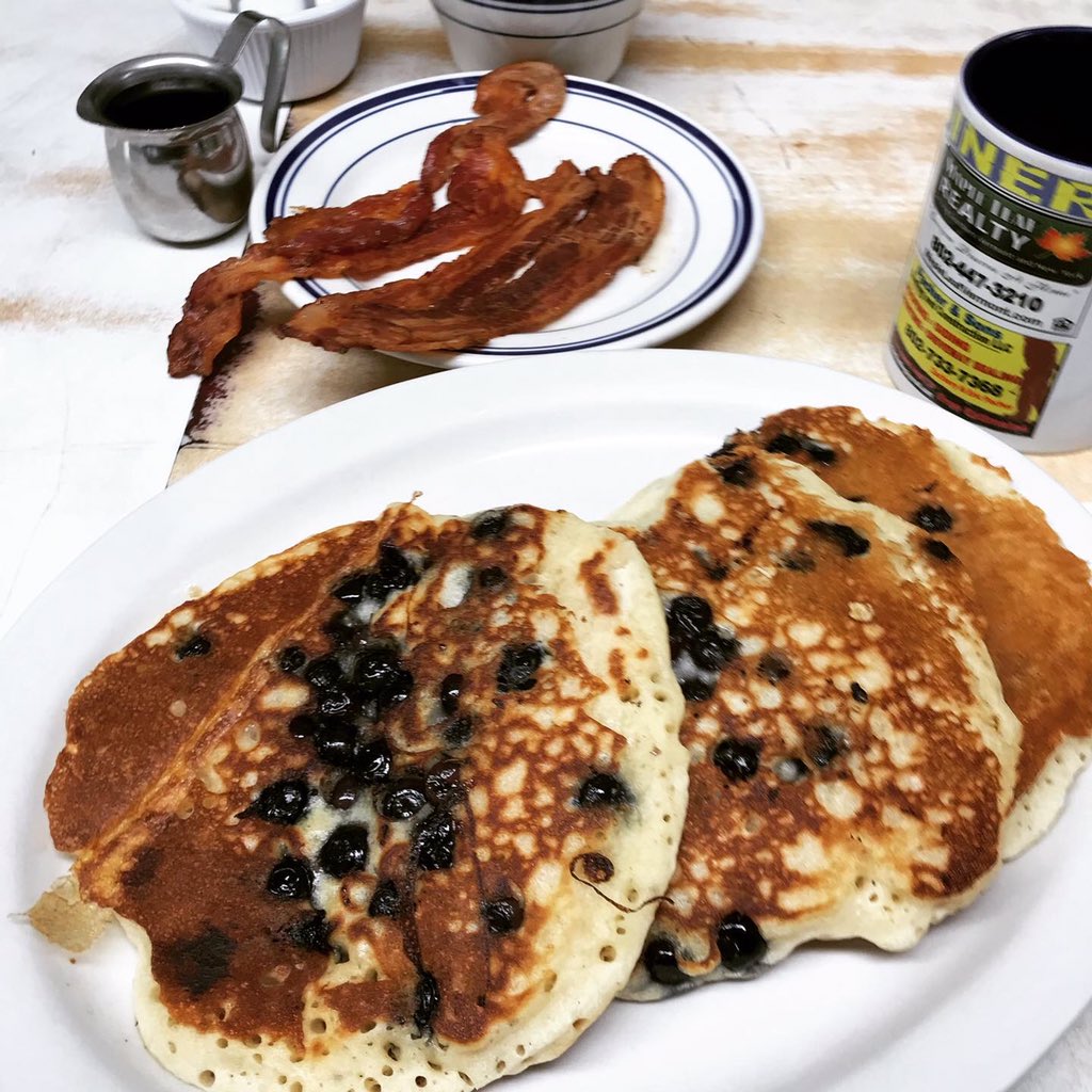 JoseSPiano's tweet photo. Did I drive to Bennington to have breakfast at the Blue Benn?
YES! Yes, I did!
-Blueberry Pancakes - with Real Blueberries!
-Real Maple Syrup
-Bacon
-Coffee
*
#breakfast #diner #pancakes #blueberrypancakes #blueberry #blueberries #maplesyrup #bacon #benningtonvt #bluebenndiner https://t.co/5uIjhx4MxK