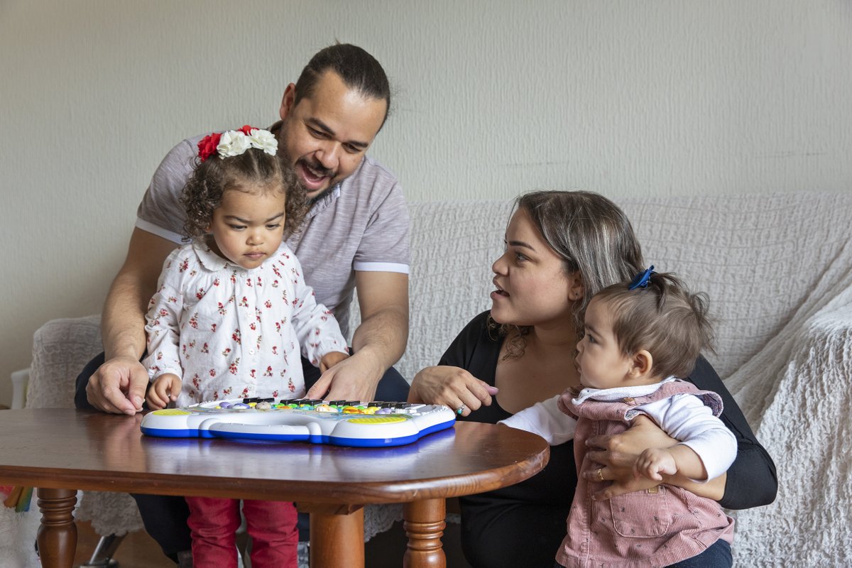 caritas_dU's tweet photo. Durant el 2021, hem ofert 2 pisos 🏠 d'acollida pels quals han passat quatre famílies 👨👩👧👦: 13 persones #somelquedonem #somamor💕 https://t.co/S3DpxrLagZ