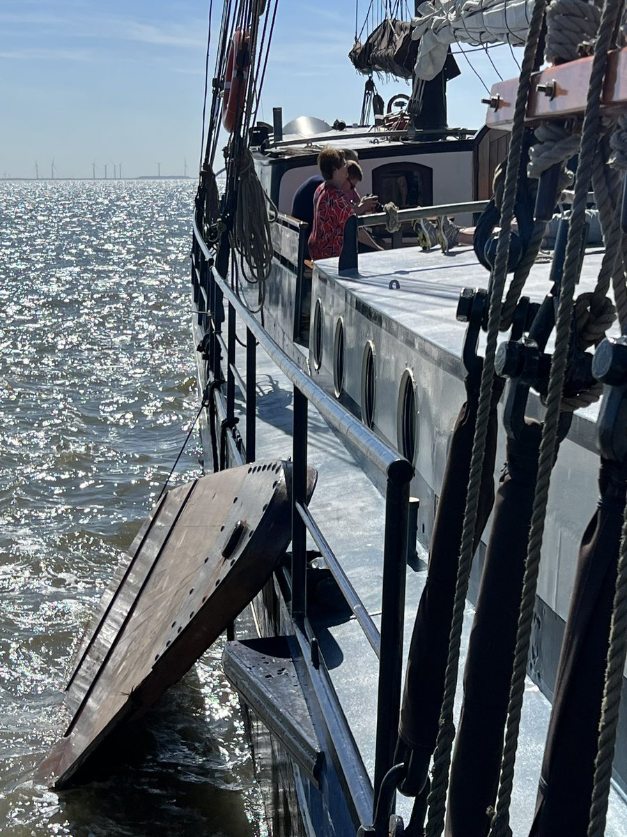 txgids's tweet photo. gisteren een mooie #droogvaltocht gehad op de #Grootvorst van @ShzHharlingen waarbij ik als #werelderfgoedgids mocht optreden voor @waddentweets
Met blije en relaxte gasten en mooie vondsten….. @WerelderfgoedWZ https://t.co/75BSGqEOXX