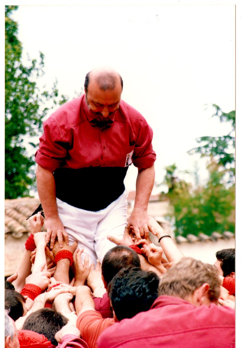 Avui ens hem llevat amb la trista notícia que el casteller i el que va ser cap de colla, Josep Guixà,  ens ha deixat.
Volem mostrar el nostre més sentit condol i donar una forta abraçada als familiars i amics.
Avui ens deixa una part de la història de la colla🖤

DEP Josep Guixà.