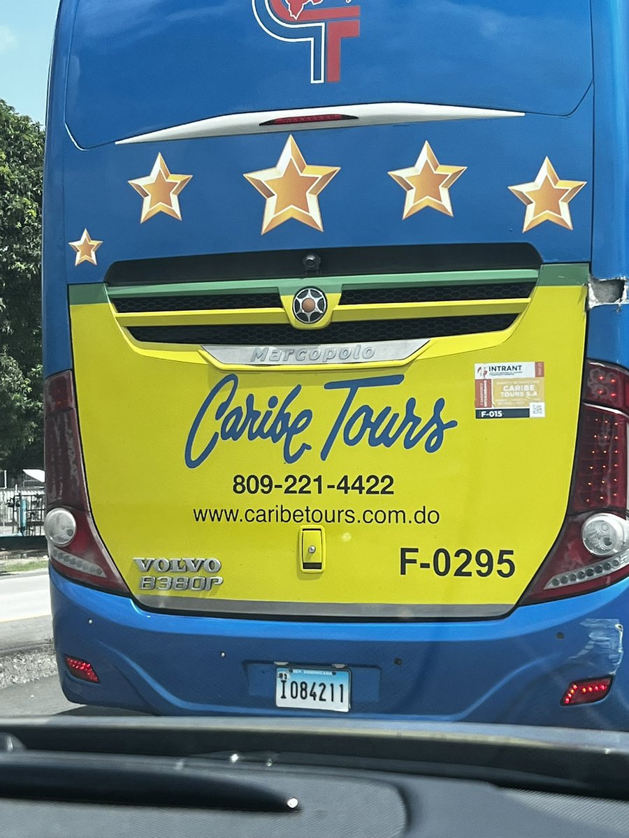 Este autobús va a provocar un accidente en la autopista Duarte, el chofer es un imprudente !!! <a href="/caribetours/">Caribe Tours</a> <a href="/INTRANT_RD/">Instituto Nacional de Tránsito y Transporte</a> <a href="/Imprudenciasrd/">Imprudenciasrd</a>
