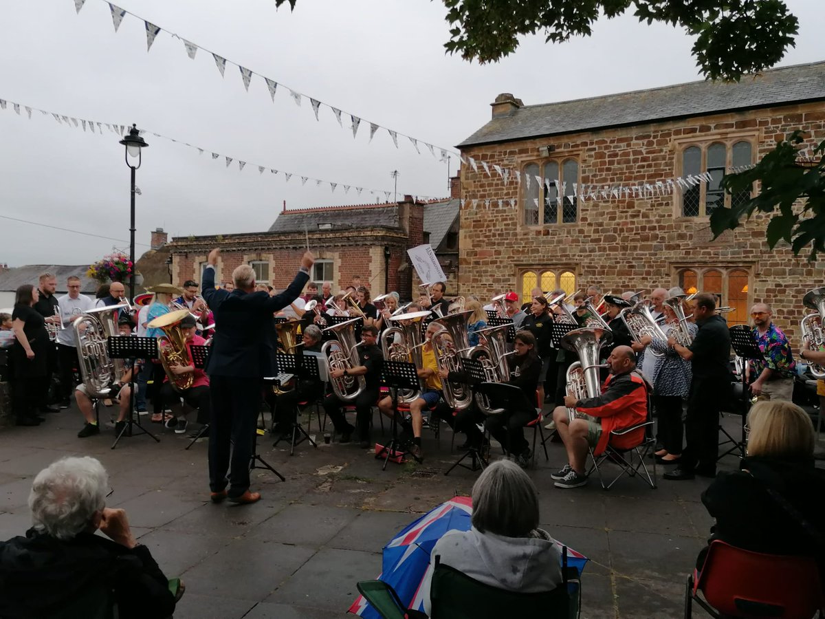 Last month, Bandamonium 'Devon's answer to Whit Friday' ran for the first time. Lured by the combination of picturesque villages, brass bands and pasties I went down to check it out: brassbandhog.blogspot.com/2022/08/bandam…
#band #music #brass #NorthDevon #westcountry #contest #bandamonium