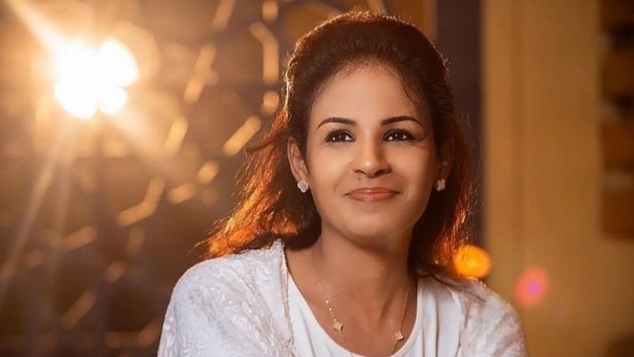 الزمن لمن فرقنا 
الدمع طال فينا سايل 
الهوينا حنان عيونو
مر زي غيم الاصائل🌹