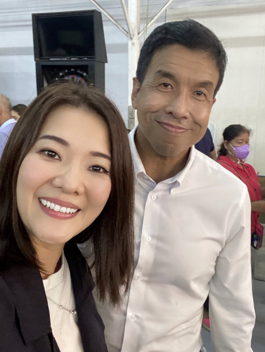 aim_theerarat's tweet photo. วันนี้ทำไมสาหัสกว่าทุกเทศกาล จะ4ทุ่มแล้ว ยังติดทุกเส้น ทั้งขาเข้าขาออก เรียนท่านผู้ว่า ทราบแล้วเปลี่ยนนนน 😅🚗🚕🚙🚌 #รถติด พรุ่งนี้วันหยุด ใจร่มๆ เป็นเพื่อนเดินทางกัน ปลอดภั��ทุกคนนะคะ https://t.co/q7IBANTXfE