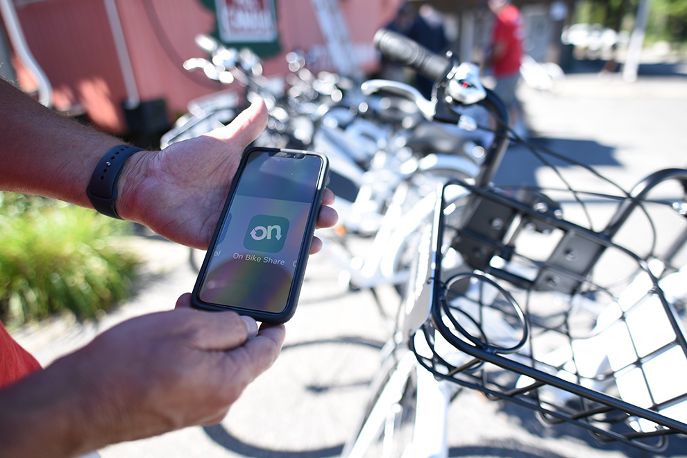 DarrenLum1's tweet photo. New bike share station is being installed. There are 6 geared bikes available for rent via @OnBikeShare app, located beside Welcome Centre at 7 York Street in Haliburton. @RCofHaliburton and partner @algonquinoutfit made it possible. #cycling #bikelife #myhaliburtonhighlands https://t.co/7K5zn1OreV