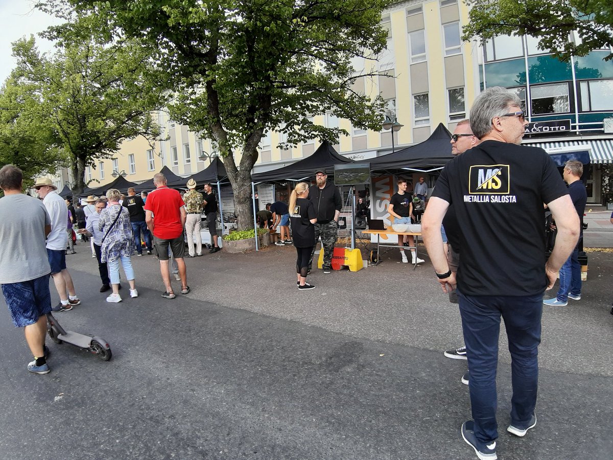 #metalliasalosta reipasta menoa <a href="/Salonkaupunki/">Salon kaupunki</a> iltatorilla. Meiltä löytyy työtä ja tilaa rikkaaseen elämään <a href="/YrityssaloOy/">Yrityssalo</a>