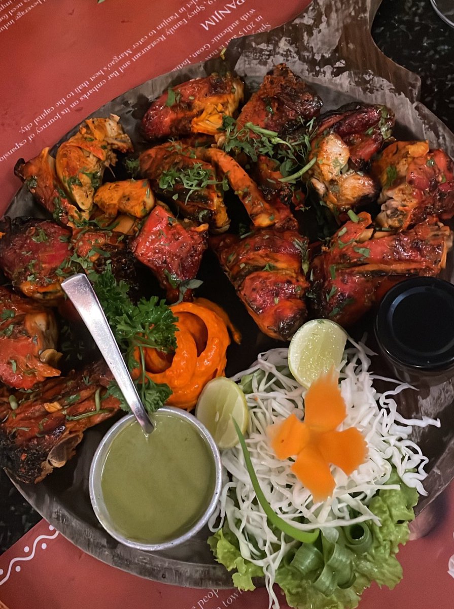 DrNupurrk's tweet photo. One of the best meals I had last week 🥰 This restaurant in GOA makes the tastiest tandoori n rechado crab 🦀
Also tried their Banjara chicken kebab n Tandoori chicken 🤤
#FoodieMe #ChickenFiesta #Latepost https://t.co/KD4h6QbVJI