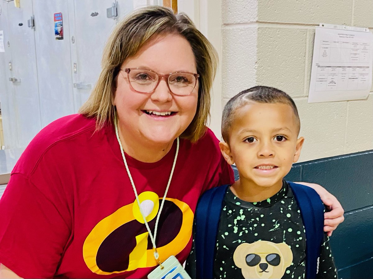 ShawneePublic's tweet photo. It is a Fabulous First Day of School for Sequoyah Elementary!
#ShawneeSTRONG #ShawneeFirstDayofSchool #carpemomentum https://t.co/NvKO7fabUY