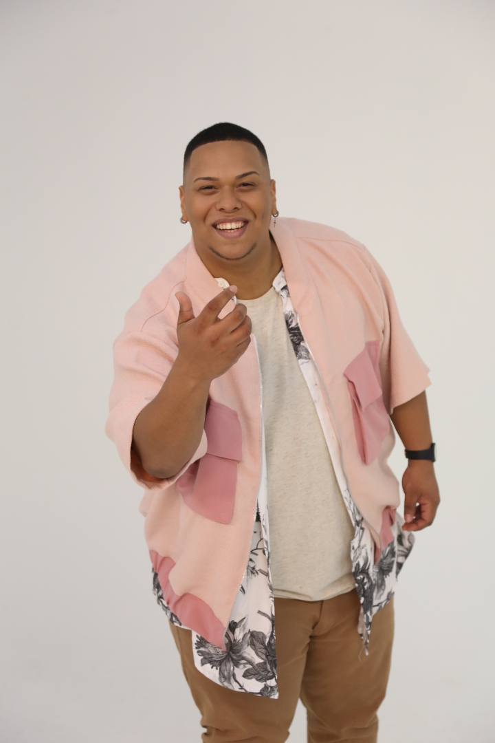 pagodacooficial's tweet image. Sorriso do nosso vocalista @lucao_pgd lembrando que a sexta está logo ali e nós temos vários lugares para se encontrar! 😏🍻✔
Conta pra gente onde você vai pagodear com a gente esse final de semana que a gente quer saber!
#pagodaco #pagodear #pagoderj