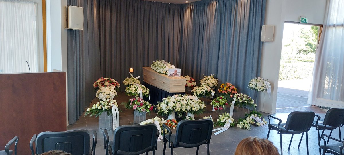 dburgersdijk's tweet photo. Vandaag 1 van mijn dierbaarste mensen ooit moeten wegbrengen. Te onverwacht en te jong. Mijn oom en een mentor. Zwaarder afscheid bestaat niet. Ome henk bedankt voor dit mooie leven wat ik nu heb u bent daar een reden van. #RIPHenk tot weerziens als dat bestaat ππΉπ https://t.co/3OqDUSpqjU