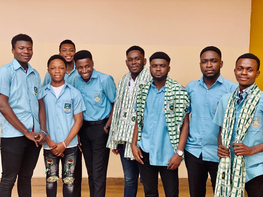 bhadext's tweet photo. St. Peter’s boys shs🔥🔥🔥🔥😁😁Perscoba 🔥🔥🔥💙💚🔥🔥#GPSAFacultyWeek 💚🔥 https://t.co/b3urpOCLqn