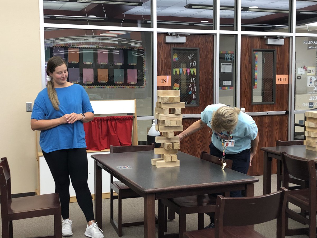 jenmillsteach's tweet photo. Had a fun time yesterday on our 1st day back at staff development! @CollegeHillsTC #SuccessCSISD #FramingSuccess https://t.co/QUBkr7TXzH