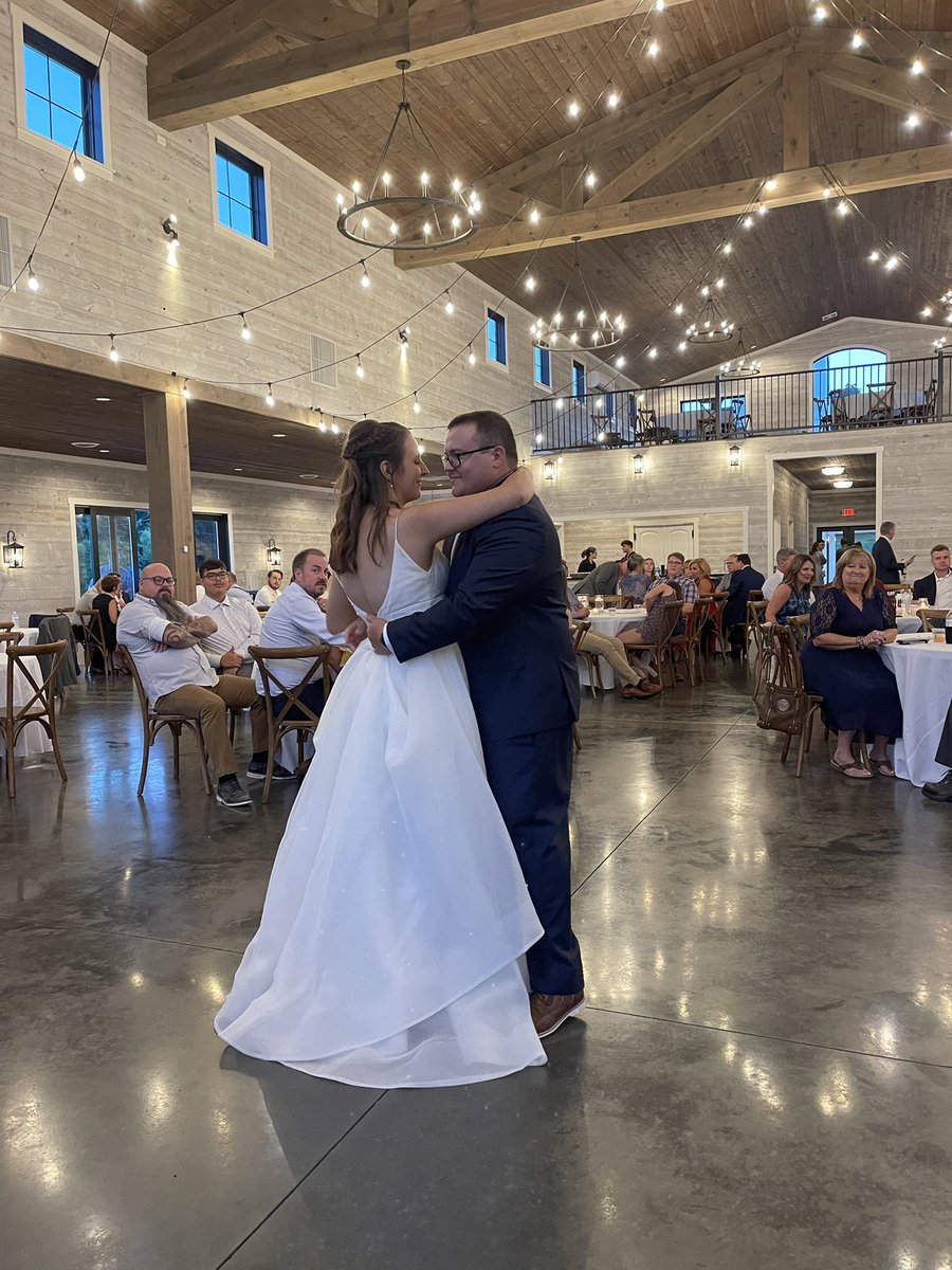 epthompson17's tweet photo. Hey twitter….it’s been awhile…
This is my HUSBAND https://t.co/7evXYR1Vc6