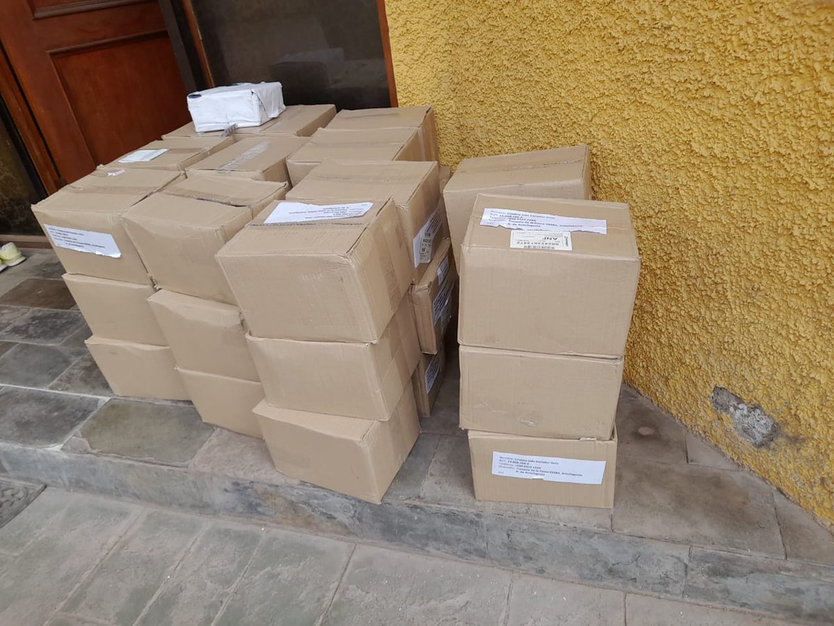 Ya nos llegó la segunda tanda de #NuevaConstitucion para repartir gratuitamente a las familias de la región de #antofagasta son 2500 en total que hemos repartido en #peine #sanpedrodeatacama #calama #mejillones #antofagasta #AprueboConEsperanza