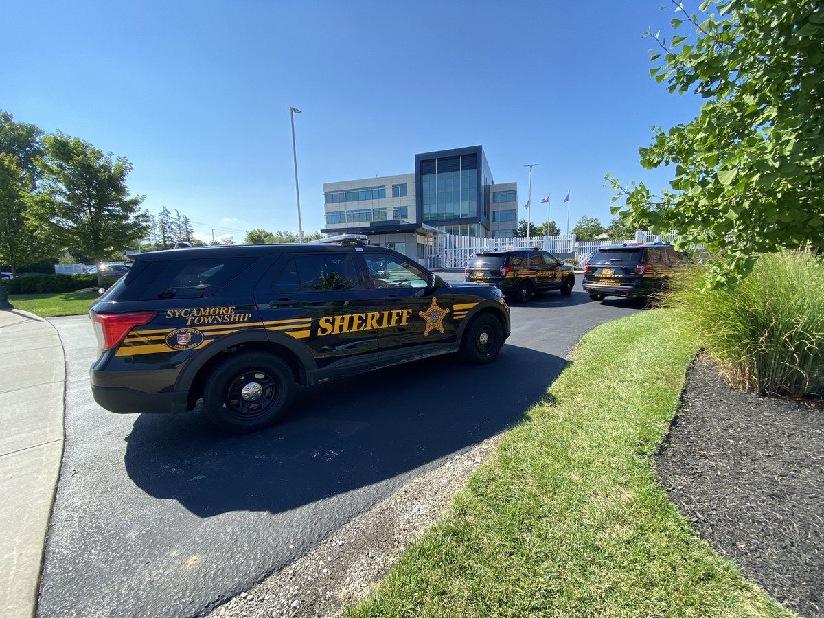 Potential threat at the FBI Cincinnati headquarters. FBI says the suspect was armed but the kind of weapon isn’t confirmed.  Suspect took off north on I-75.  A scene has developed in Clinton County.  <a href="/WLWT/">WLWT</a>
