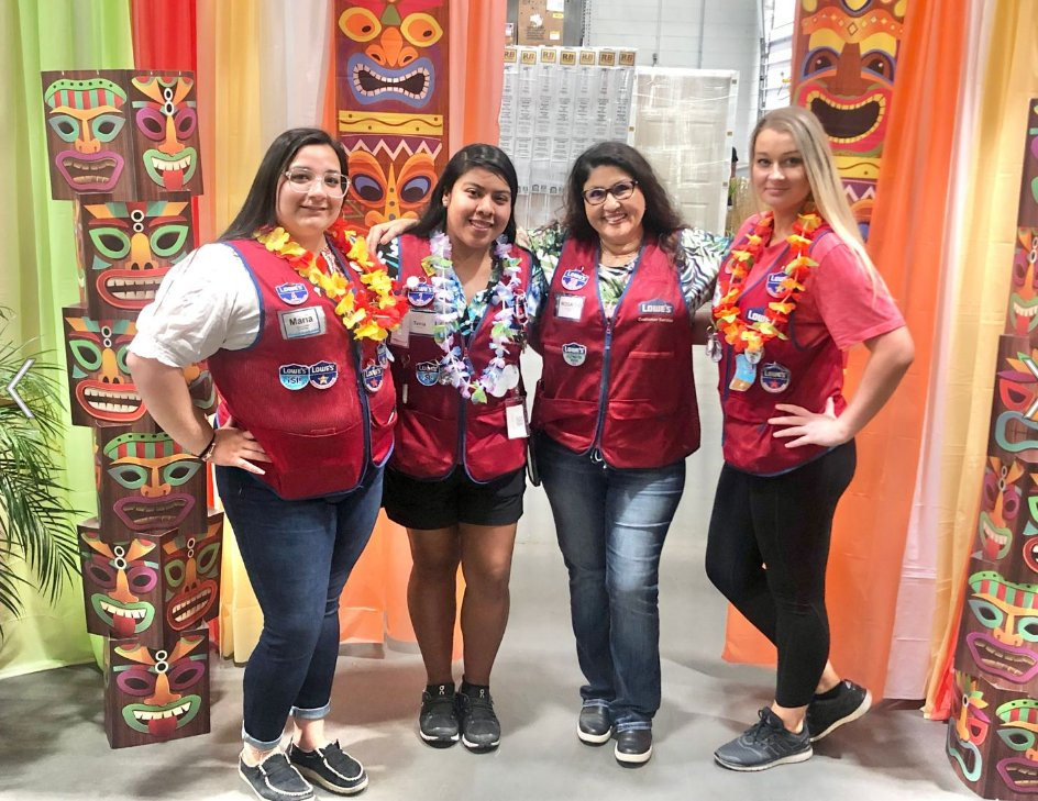 LowesCareers's tweet photo. ⭐️ Store Recognition ⭐️

What a fun 365 Lowe's Safety celebration at our store in Holly Springs, NC! Congrats on your hard work in achieving this goal. #LowesLife https://t.co/RuxBlEc2m9