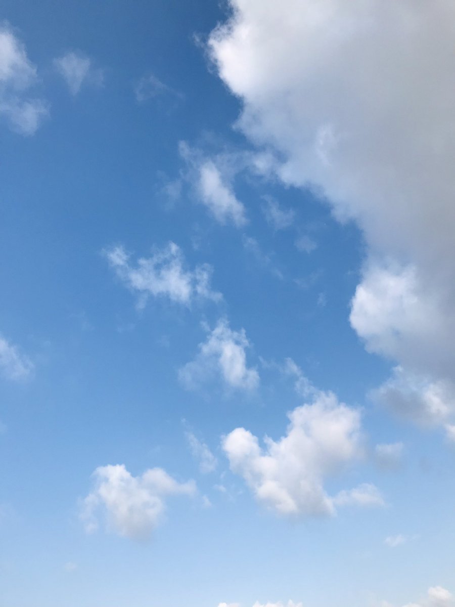 Evet evet dolu, hortum, sel, fırtına… 
Oldu tabi hepsi 
Tabiiiiiiii 😂😂
Herkeşler araçlarını kapalı garaja aldıysa demek ki 😂😂😂
#İstanbul 
#yagmur 😂
#penceremdengökyüzü