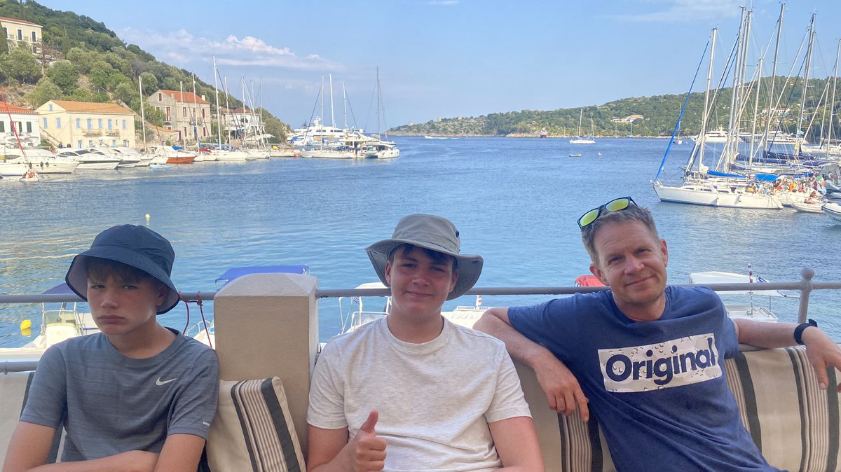 safetynurse999's tweet image. The joys of taking teenagers on holiday.  #kevinandperrygolarge