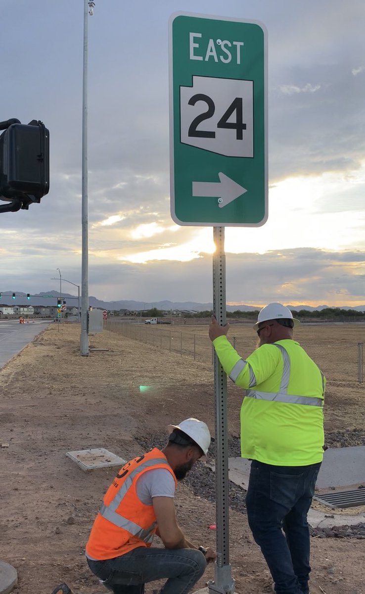 DougNintzel's tweet photo. A “Good Sign” of things to come. Crews turn a sign that now will face drivers when SR 24 is extended from Williams Field Rd to Ironwood Dr by this afternoon. Stay tuned for word from @ArizonaDOT. Remember 45 mph limit when it opens. #SafetyFirst https://t.co/ltF5iW9LOd