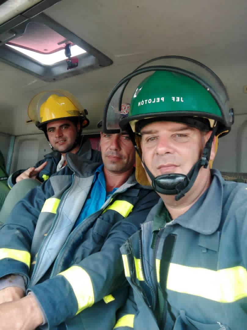 Nuestros heroicos hermanos villaclareños dando muestras de solidaridad,profesionalidad y disciplina.
#Matanzas 
#MatanzasNoEstaSola 
#FuerzaMatanzas