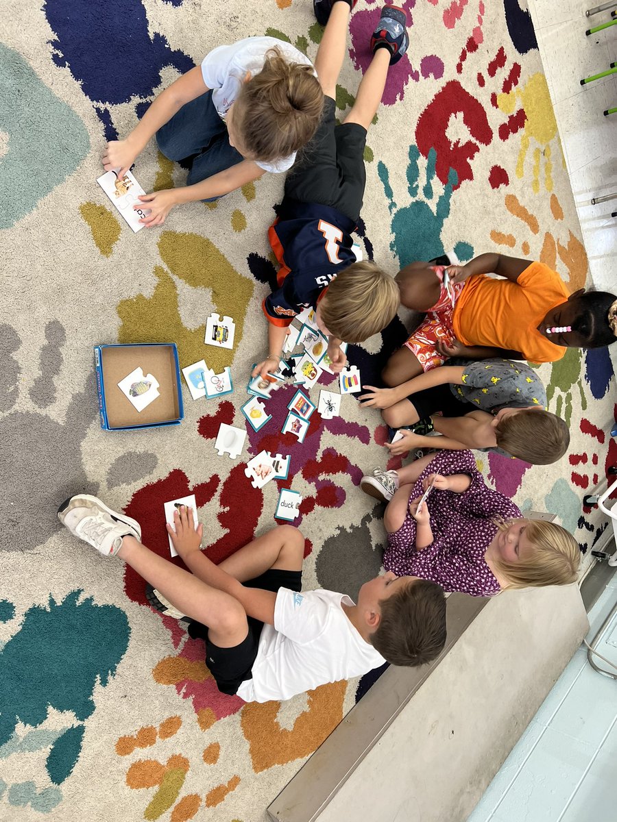 meg_broadfoot's tweet photo. Happy literacy centers!!! @GWTPrimary https://t.co/2CWefUxeb1