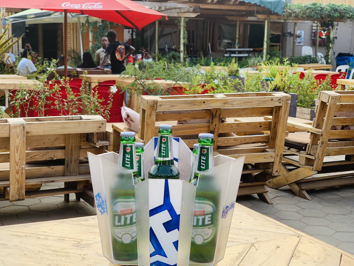 eddiespikaagaba's tweet photo. Muliwa oโclock? Tuli ku @TheHeat2010 this evening for the #LiveBandThursday proudly powered by @CastleLiteUg, 5 bottles at 20k. https://t.co/ofQi2PNcmN