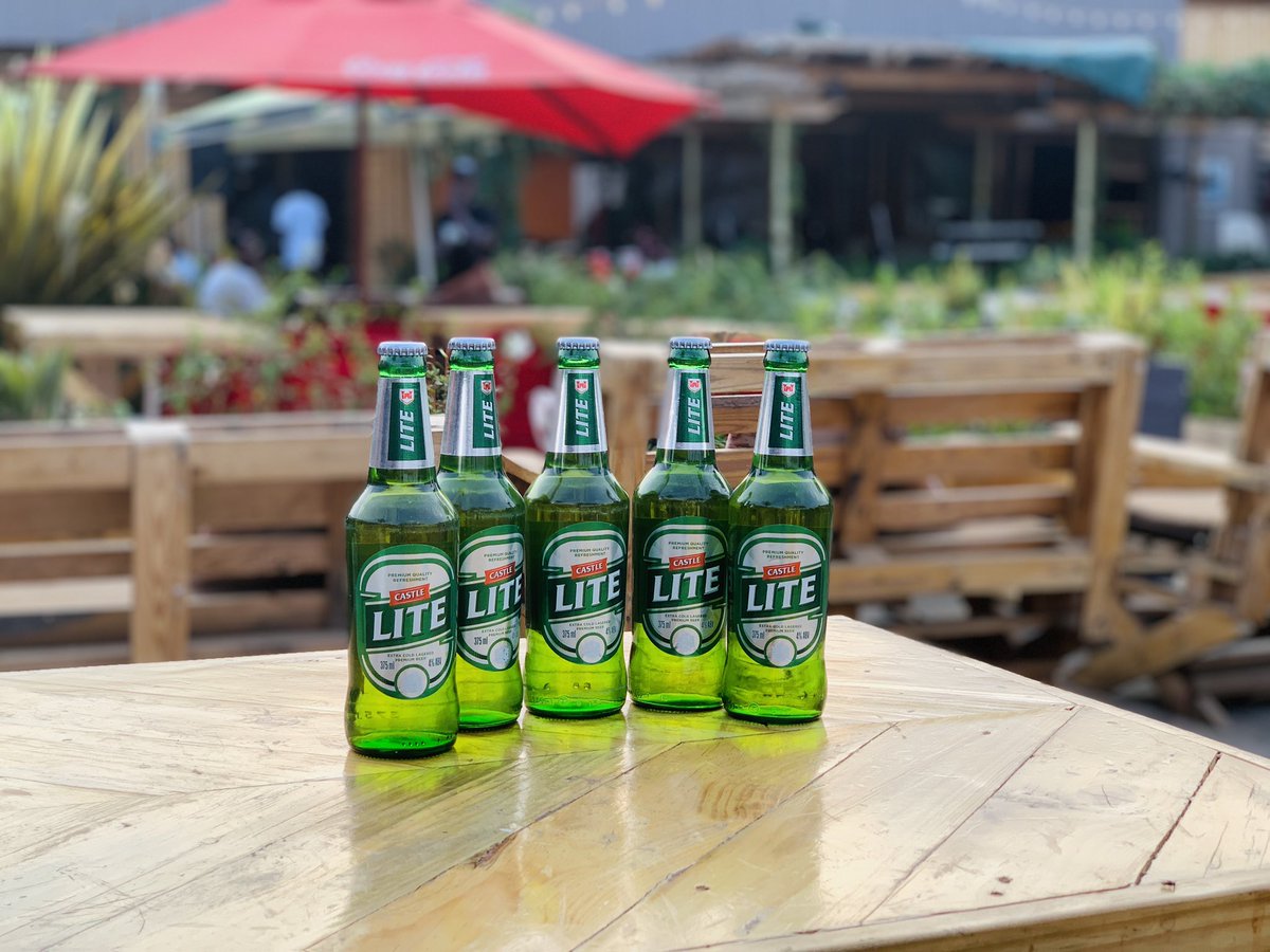 eddiespikaagaba's tweet photo. Muliwa oโclock? Tuli ku @TheHeat2010 this evening for the #LiveBandThursday proudly powered by @CastleLiteUg, 5 bottles at 20k. https://t.co/ofQi2PNcmN