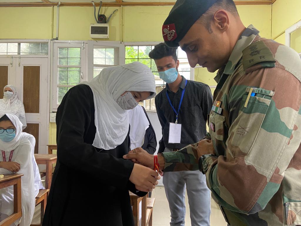 World_is_1_home's tweet photo. Pious Festival of Raksha Bandhan.... it's beyond Religion, Caste, Creed and Region. 
Indian Army forming new bonds.
#NayaKashmir #KashmirTabSeAbTak @ANI @danishnaseer414 @JavedBeigh @MirYanaSY @ChinarcorpsIA https://t.co/s0AhOgmHgT