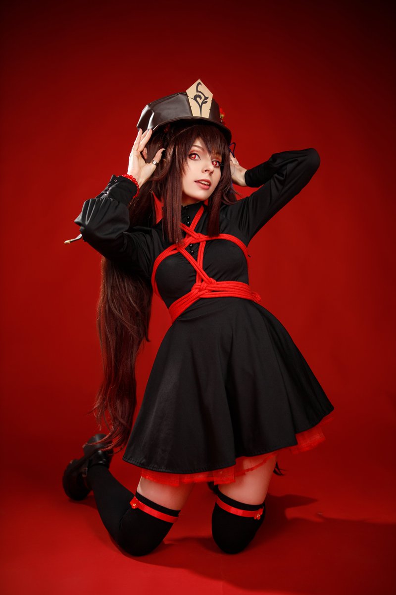 SweetMonia's tweet photo. This is a really cool &amp; well-done Hu Tao cosplay (My main Pyro DPS, along with Klee). The clothes &amp; the pose are so good too

Cosplayer:- @LilyLit_
Photographer:- @Reifox_x https://t.co/N2cjfBWCJz