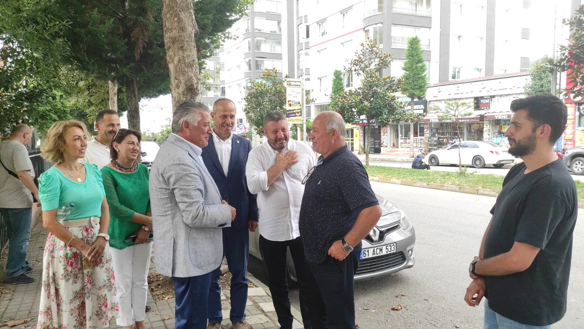 useerrrr037472's tweet photo. ÇUKURÇAYIR İYİ OLACAK..
İl Başkanımız @azmikuvvetli Milletvekilimiz @huseyinorsktu ve yönetici arkadaşlarımızla birlikte Ortahisar'ın Çukurçayır Mahallesinde esnaf ve vatandaşlarımızla bir araya geldik. @iyiparti #Ortahisar 
#Azkaldı
#MilletBiziÇağırıyor https://t.co/FBoxyMOfIi