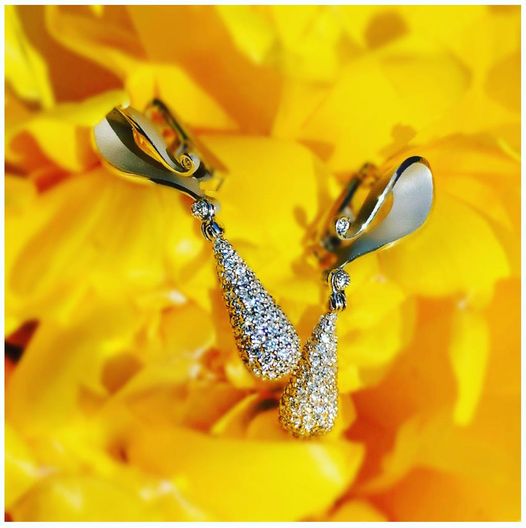 Alex__Soldier's tweet photo. Super Fun Alex Soldier Drop Dangle Earrings with Silvermist Diamonds 
Handcrafted with love in #NYC from responsibly sourced materials. #alexsoldier is #leonardodavinciofjewelry #madeinnyc  #diamondjewelry #diamondsareagirlsbestfriend https://t.co/qLgPUuEdq7