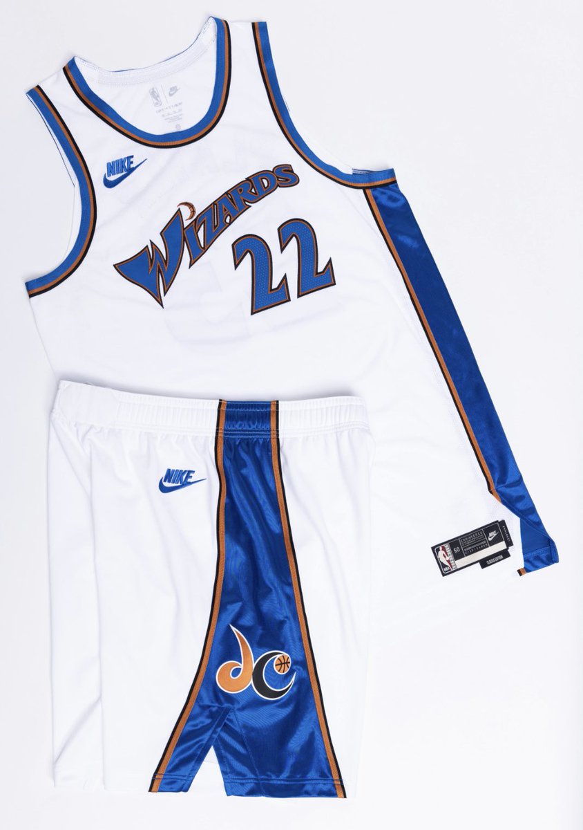 tabpr's tweet photo. Los Washington Wizards, celebrarán sus 25 años en la liga bajo el nombre de #Wizards y para conmemorarlo usarán el uniforme Classic de los 90’s.
#nba #nbaentab #nbaenespañol #washingtondc #dc #washington #dcwizards https://t.co/gZRqecazcW