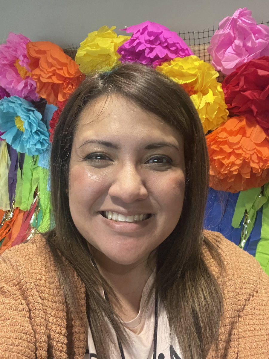 castro_teaches's tweet photo. Excited about this upcoming school year! So much to learn! #5th_is_lit #bilingualeducation #read180 #read180 #read180RaRa #mercado @CFISD_ELAR2_5 @ms_santiago42 https://t.co/HV2itDC9ka