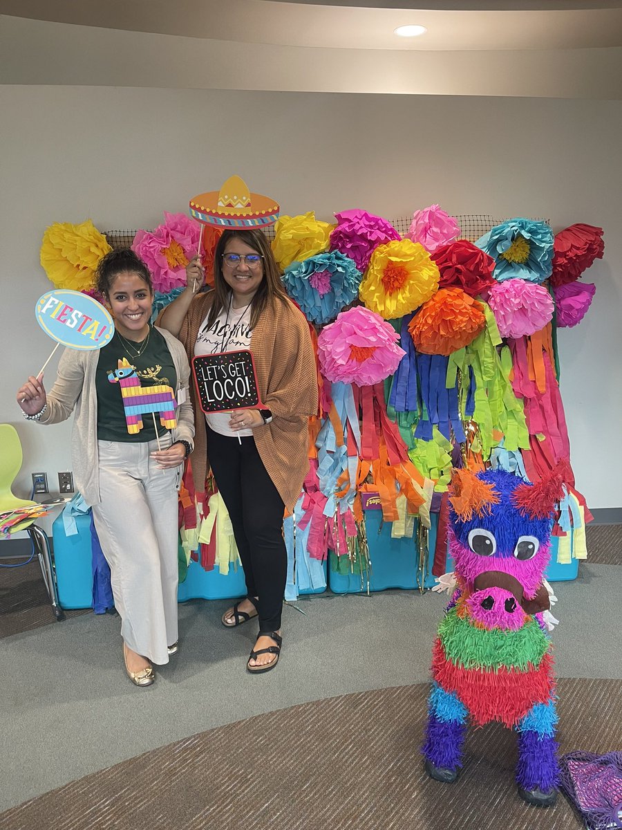 castro_teaches's tweet photo. Excited about this upcoming school year! So much to learn! #5th_is_lit #bilingualeducation #read180 #read180 #read180RaRa #mercado @CFISD_ELAR2_5 @ms_santiago42 https://t.co/HV2itDC9ka