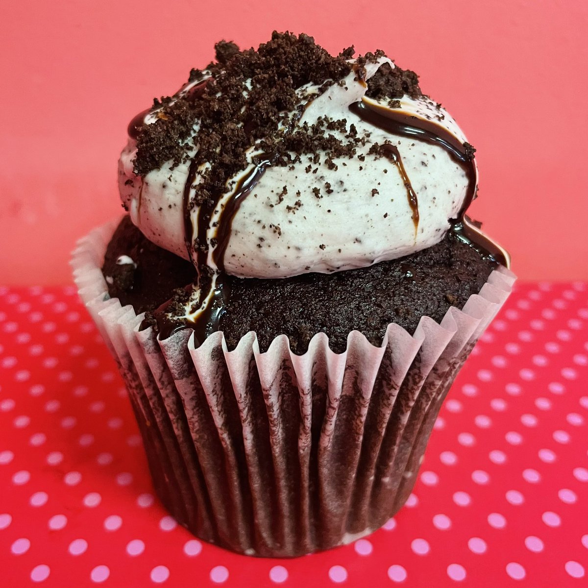 SmallCakesNDH's tweet photo. Hey y’all! You won’t want to miss today’s #yummy specials: #StuffedCookie #CherryCheesecake &amp; #LemonPoundCake #Cupcakes! +17 delicious daily #cupcake flavors! Order pickup at 404.621.9634 or https://t.co/MTIy7NEtp6! Or get delivery thru UberEats GrubHub or DoorDash! https://t.co/3PnArjGUIi