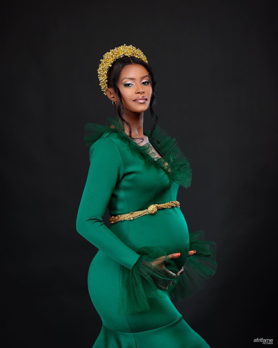 Happiness is carrying a whole future president 😝inside you.” #manifest #beyondblessed  #babynumber2baking 
Godstimingisneverwrong