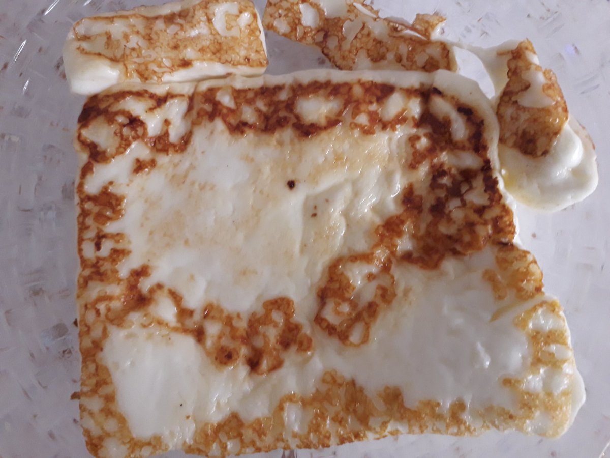 Ne yazayım bilmiyorum artık 
Açıkçası twit atacak kafada yok 
Ama mecburen uğraşmak zorundayız 
Denize olta atan balıkçı misali 
Twiti atip bekliyoruz 
Rabbim göndermektir birşeyler umuduyla