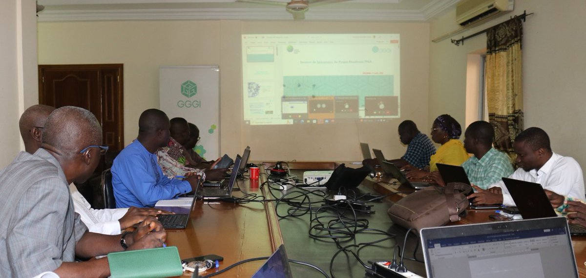 GggiBurkinafaso's tweet photo. @HappeningNow scoping workshop on #BurkinaFaso #NAPReadiness project. @gggi_hq and partners #SEFVC 🇧🇫 #SPCNDD are discussing about #activities #challenges &amp; implementation mechanism 
#ClimateAction to reduce populations vulnerabilities 🙏#GreenClimateFund @LJalasjoki @MalleFofana https://t.co/2arRdEQRmX
