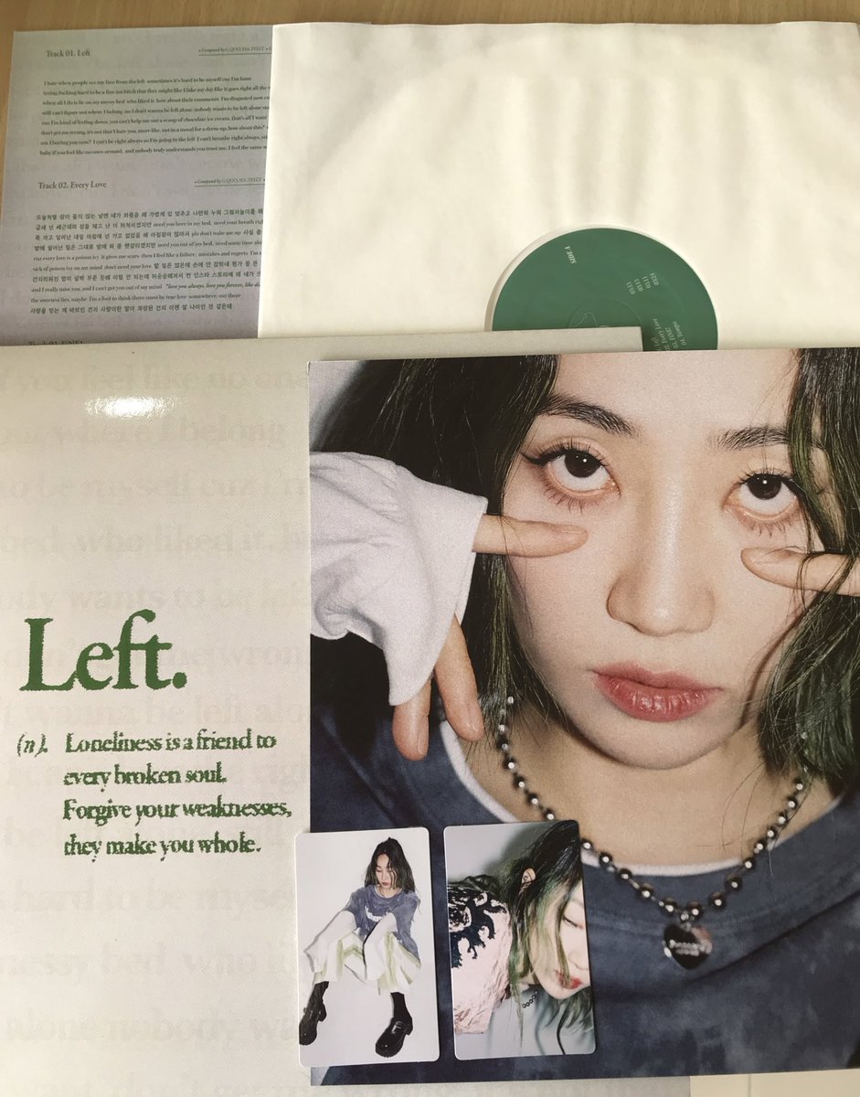 aeye_wg's tweet photo. i am truly joyful rn thank you @TheQuiz9 for the ha:tfelt LP + freebies 🥺 u really sent a separate package just to give me a sunmi warning tour official pc and ofc queen kongbin PLSSSSS this is too cute ily 🥺 https://t.co/7XpLGst44v