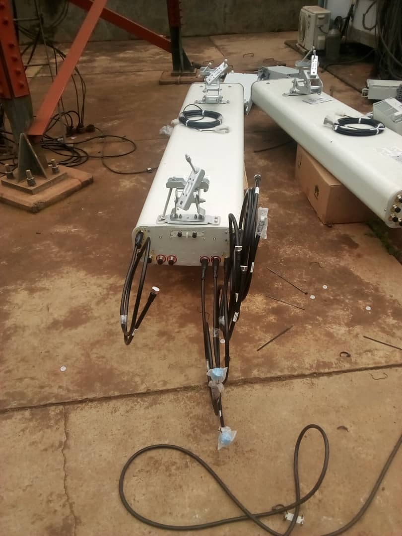 My_Teachmepad's tweet photo. Intervention of our CTELCO Gabriel Essomba in the preparation of 5G equipment (PANELS/RRU/JUMPERS) for the swap of the TCI/CarrefourHappy site.
Contact us for any #Telco services :
telecoms@teachmepad.com
#teachmepadtelecoms
Let there be network ! https://t.co/3uFqouTaeB